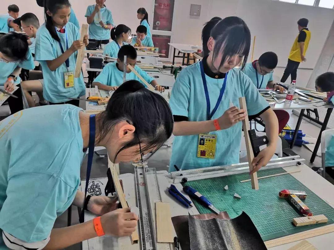 張家港市成人教育事業(yè)單位最新領(lǐng)導(dǎo)