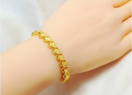 時(shí)尚與經(jīng)典交融，最新黃金手鏈款式亮相！