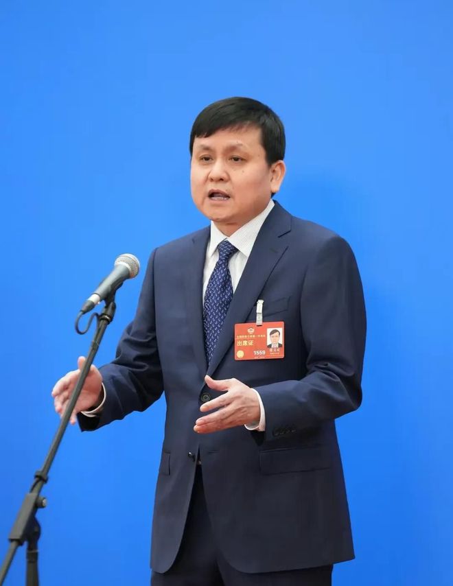 張文宏最新疫情觀點(diǎn)，科學(xué)應(yīng)對(duì)，精準(zhǔn)施策