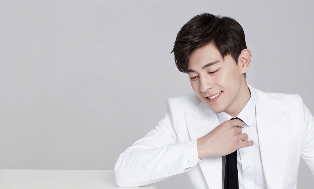 易烊千璽官方網站更新，千面少年的無限探索之旅