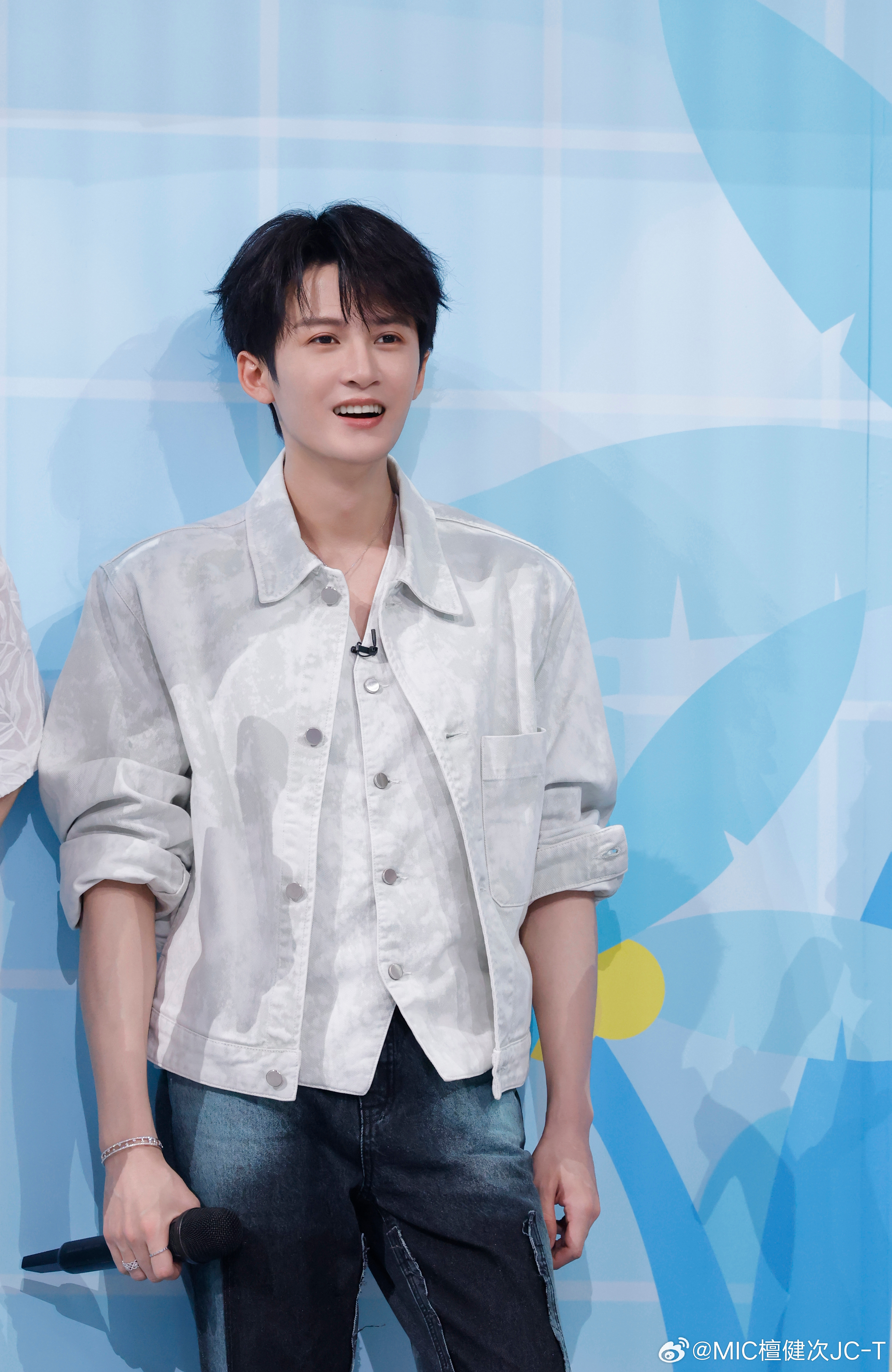 檀健次周六最新動(dòng)態(tài)展現(xiàn)魅力風(fēng)采