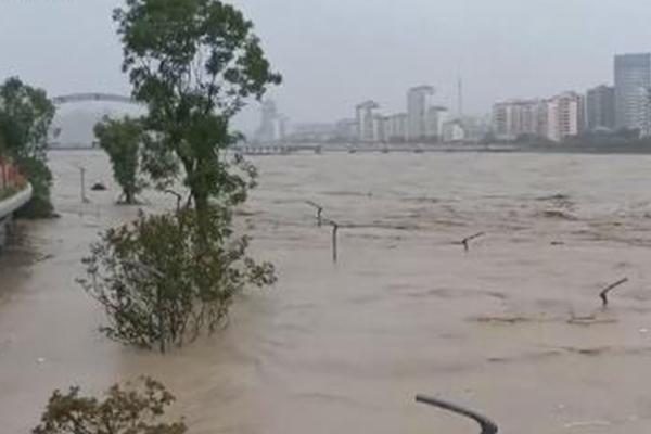 四川綿陽暴雨來襲，城市應(yīng)對(duì)暴雨洪澇挑戰(zhàn)的最新應(yīng)對(duì)報(bào)道